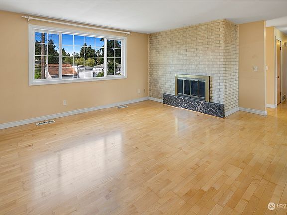 3rd image of 11856 Occidental Avenue S