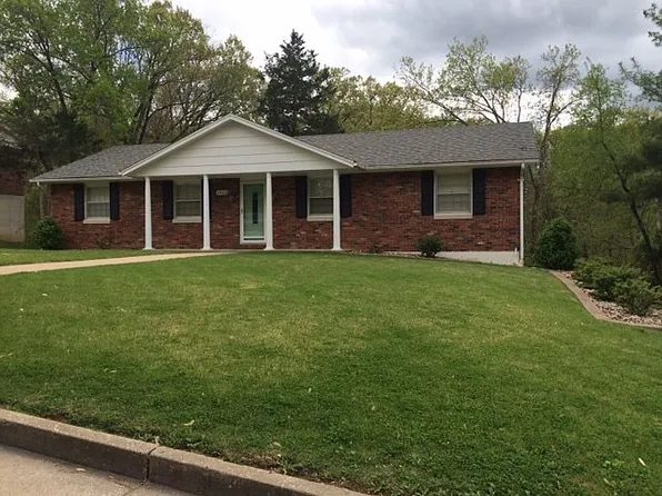 2426 Scenic Dr, Jefferson City, MO 65101