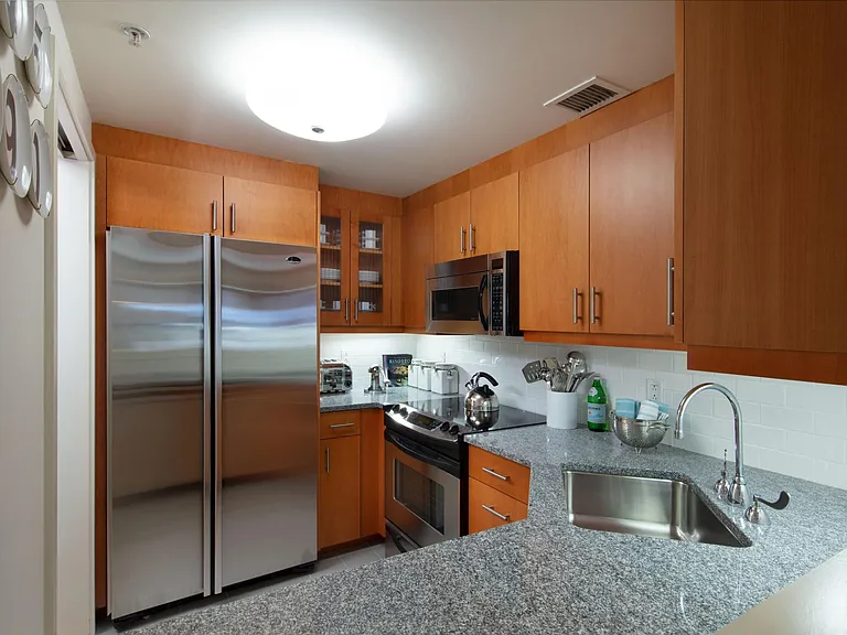 The Colonnade Residences — Photo 11