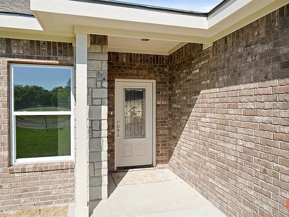 2nd image of 2104 Brooke Ln