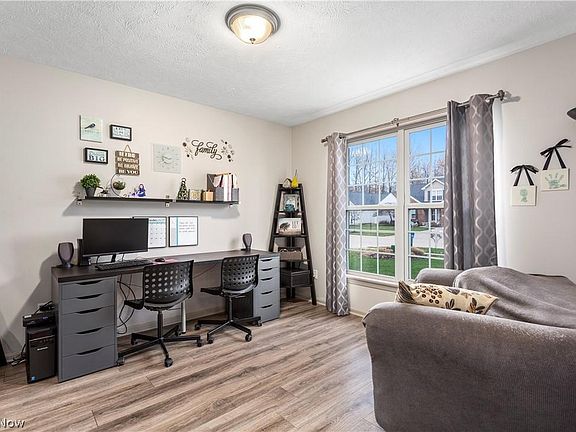 3rd image of 1686 E Ash Dr