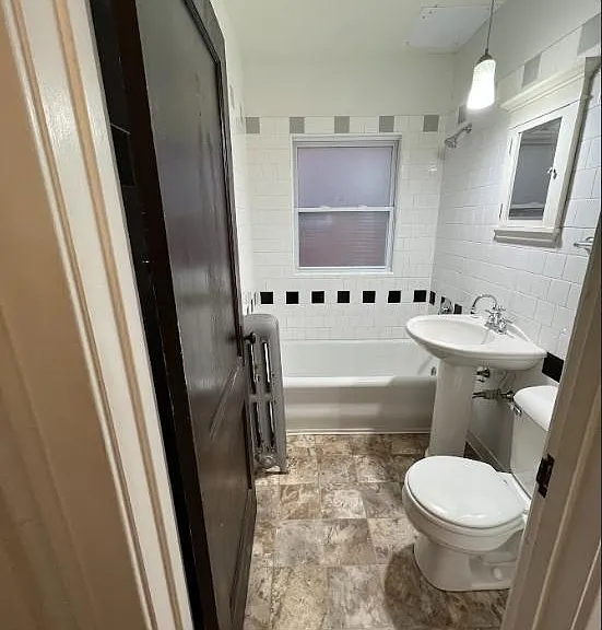 1133 44th St #4 — Photo 3