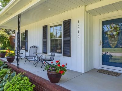 1212 Pembroke Rd, Greensboro, NC, 27408