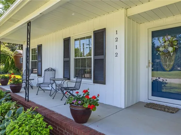 1212 Pembroke Rd, Greensboro, NC 27408