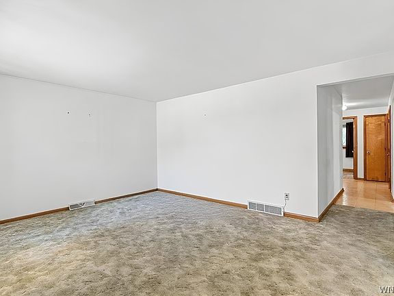 5th image of 21 Davis Rd