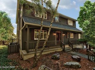 936 Summit Dr, Stroudsburg, PA