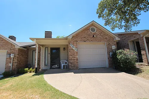 5839 Creekside Cir Photo 1