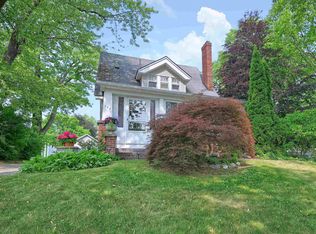 126 S Roslyn Rd, Waterford, MI 48328