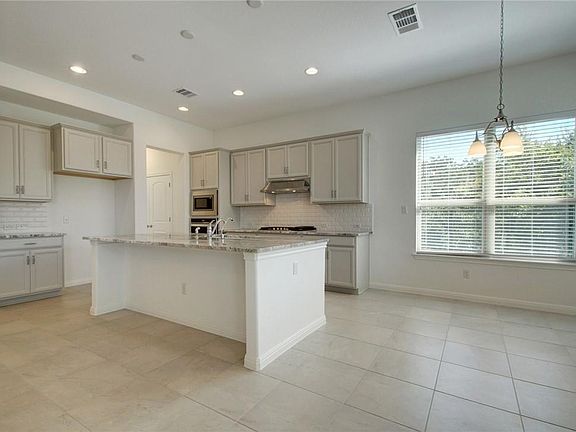 4th image of 113 Meadow Wood Cv
