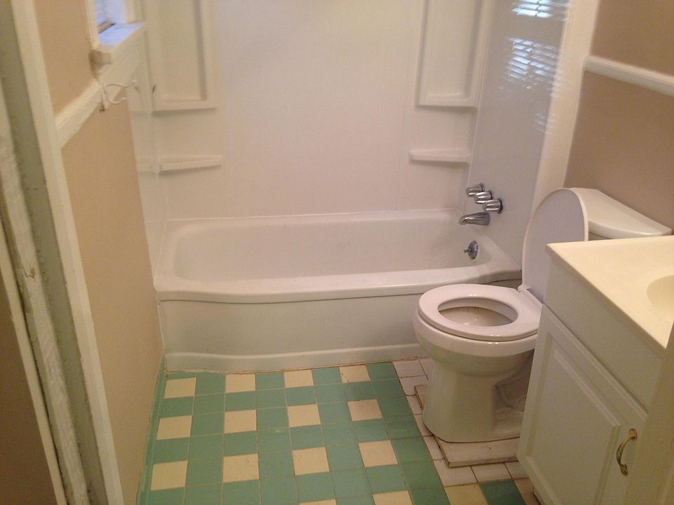 2nd image of 426 Ab E Mayes St