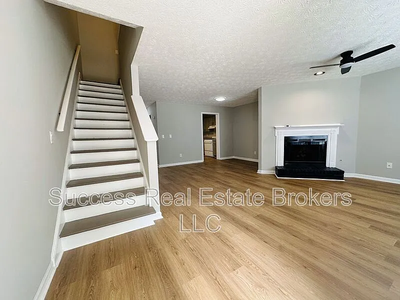 2 bed, 2.5 bath, 1240 sqft, $1,775 — Photo 4