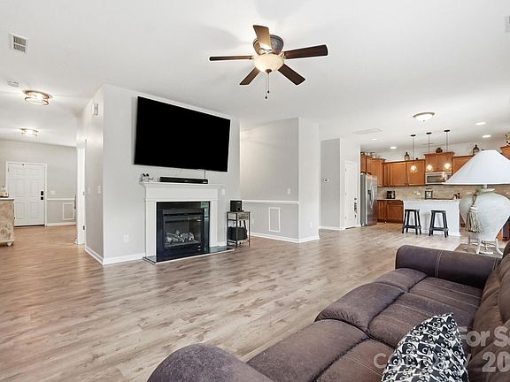 4th image of 1231 Tranquil Falls Ln