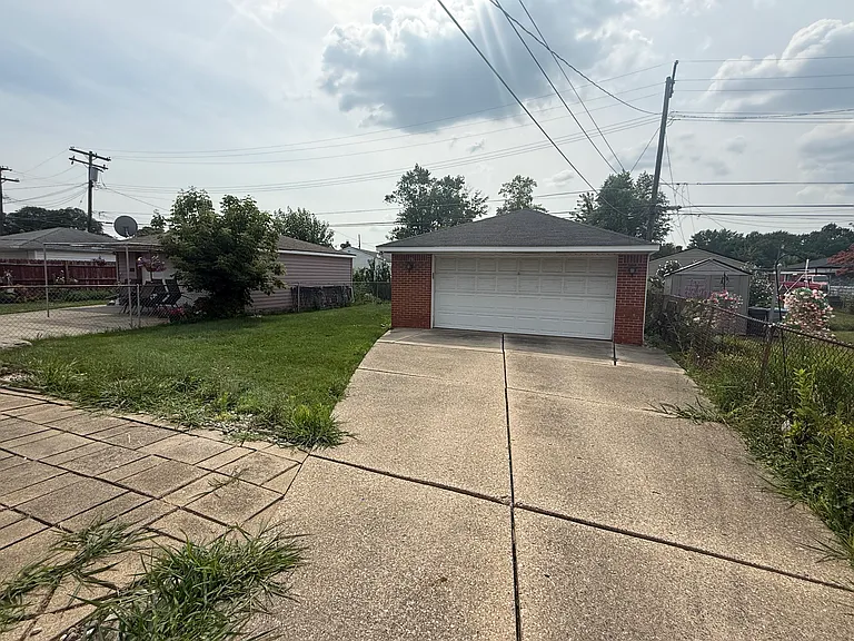5645 Centralia St — Photo 3