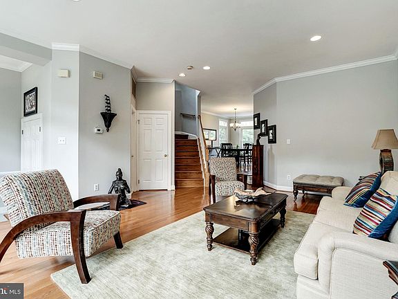 4th image of 10188 Castlewood Ln