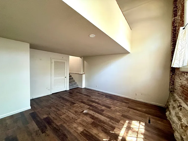 Modern Tool Square — Photo 16