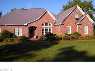 5702 Fox Meadow Ct, Oak Ridge, NC 27310