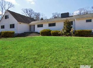 321 Mill River Rd, Oyster Bay, NY 11771