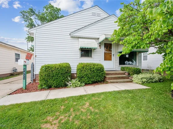 3431 Center Dr, Parma, OH 44134
