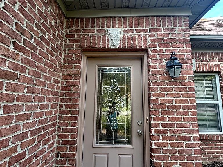 182 Pavilion Dr — Photo 1