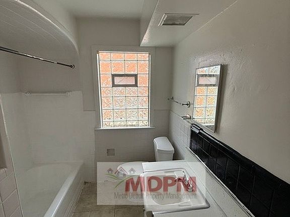 5th image of 16185 Pierson St