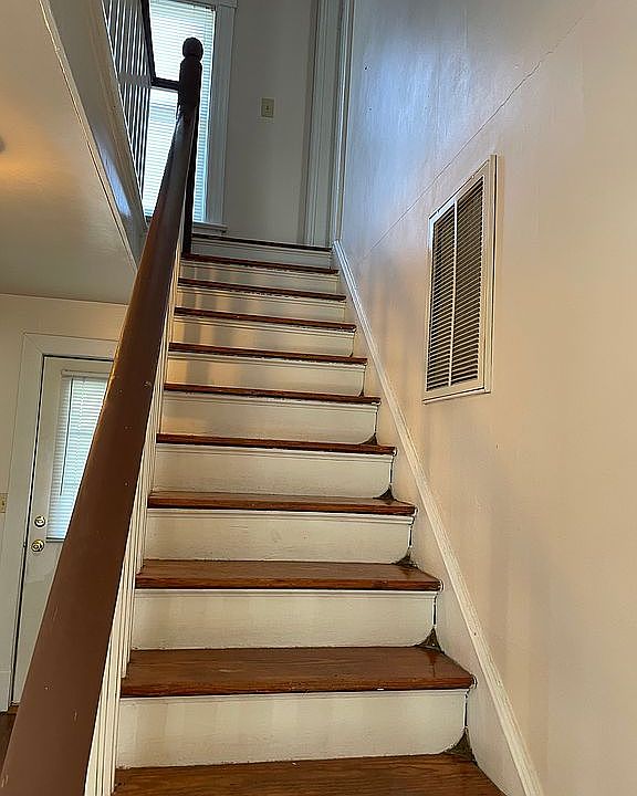 1st image of 303 E Lee St