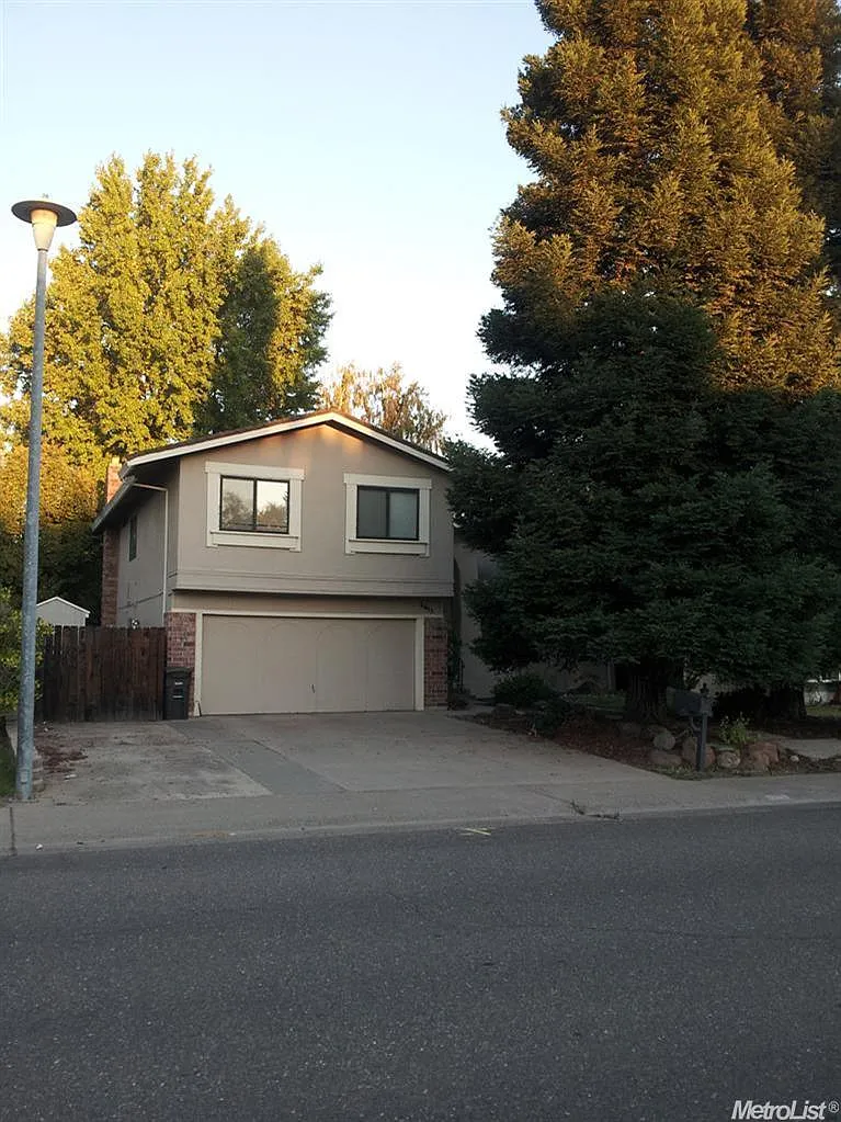 8023 Garry Oak Dr photo 1