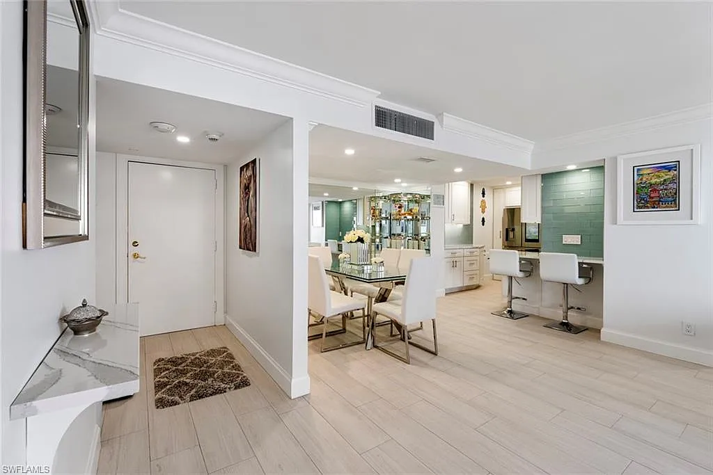 2 bed, 2.0 bath, 1271 sqft, $10,000 — Photo 2