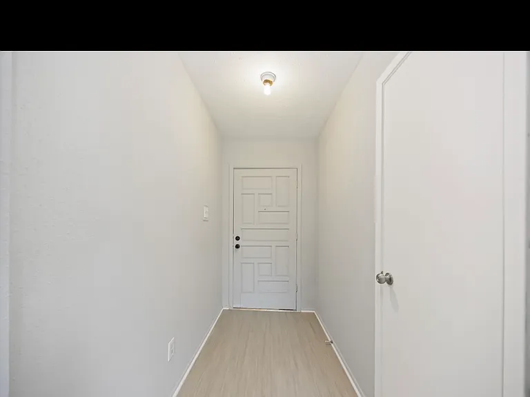 2302 Green Knoll Dr — Photo 3