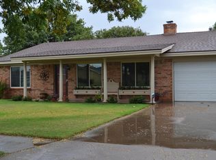 3615 Red Oak Ln, Plainview, TX 79072