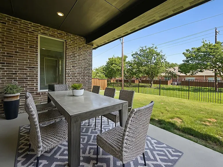 2521 Hampstead Ln — Photo 25