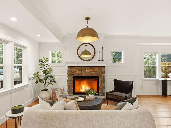 4th image of 625 NE Norton Ave #1-2