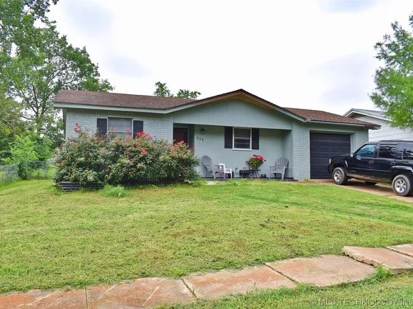808 Hillside Ct, Hugo, OK 74743