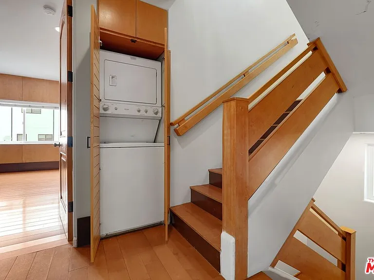 1743 S Barrington Ave — Photo 10
