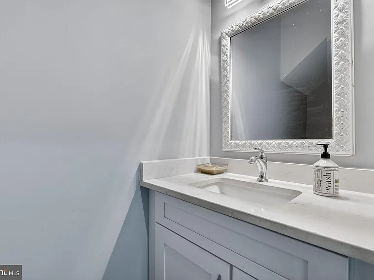 3925 Ashwood Pl — Photo 32