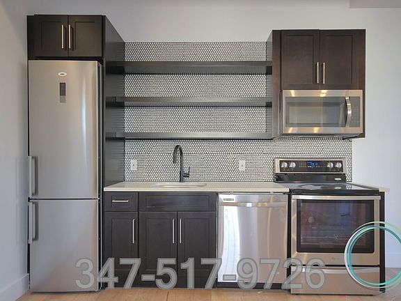 4th image of 196 Montrose Ave #4L