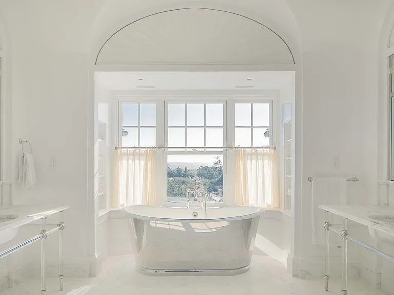 224 Dune Rd — Photo 19