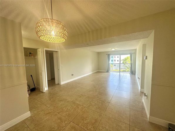 21133 SW 85th Ave APT 304