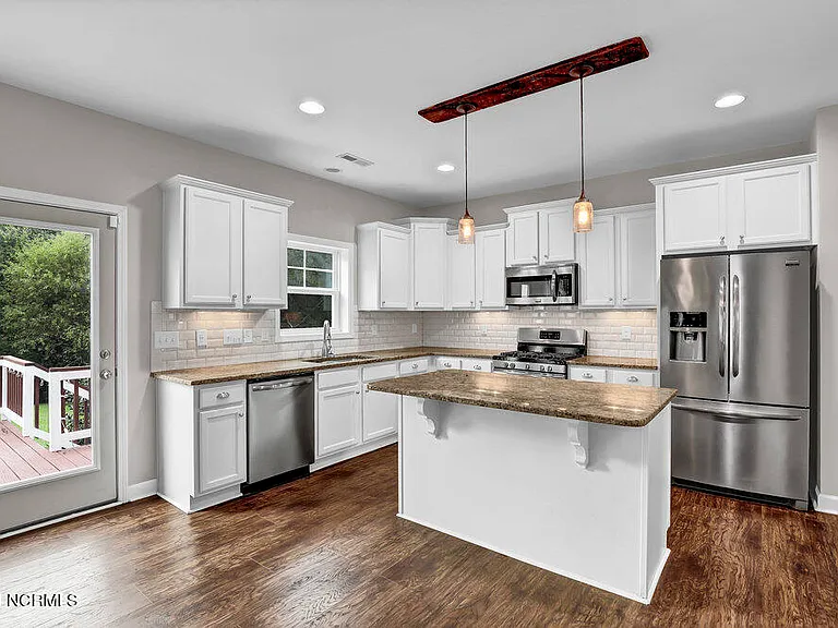 801 Rosedale Dr — Photo 8