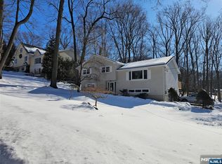 567 Stellman Rd, River Vale, NJ 07675