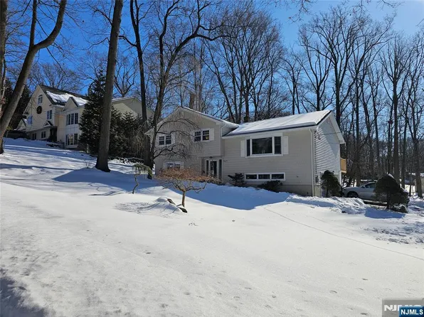 567 Stellman Rd, River Vale, NJ 07675