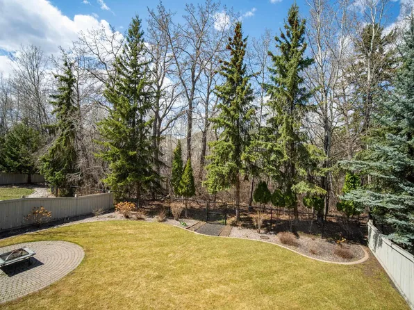 322 Caldwell Close NW, Edmonton, AB T6M 2W9