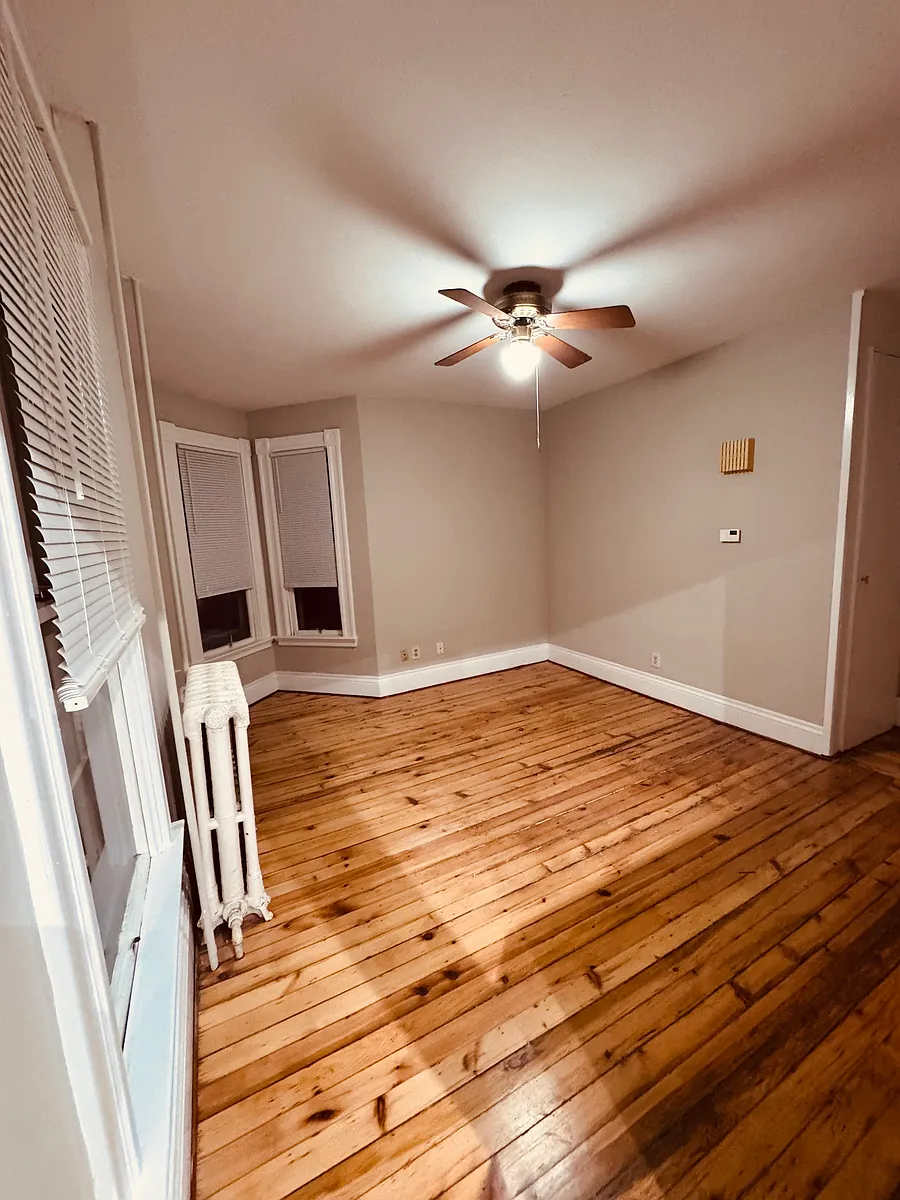 Building Photo - 393 Pleasant St #2E