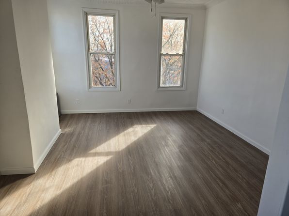 6033 68th Ave APT 3R