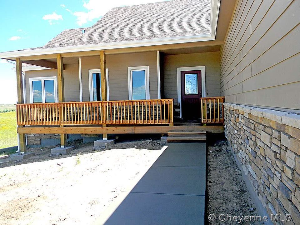 2nd image of 847 Royal King Dr