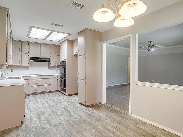 2400 Westpark Way Cir — Photo 7