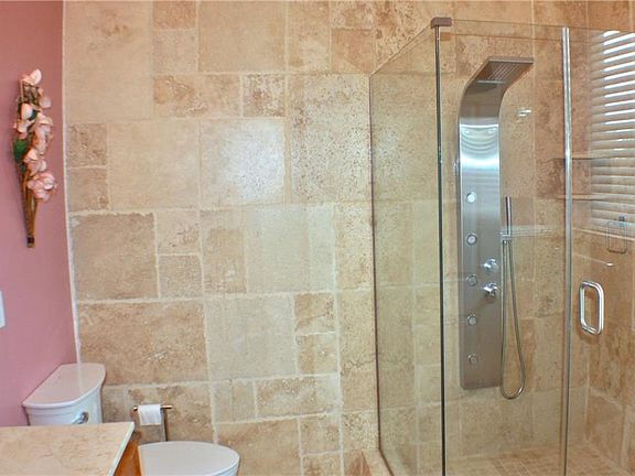4th image of 16288 Minorca Dr