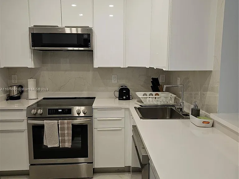 5601 Collins Ave #1605 — Photo 5