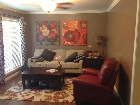 3rd image of 1601 Carlisle Ct