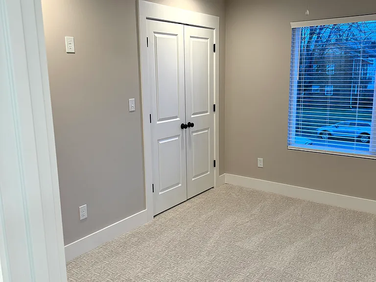 1351 Charleston Ave — Photo 9