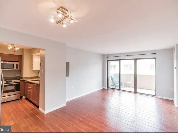1301 N Courthouse Rd APT 1009, Arlington, VA 22201